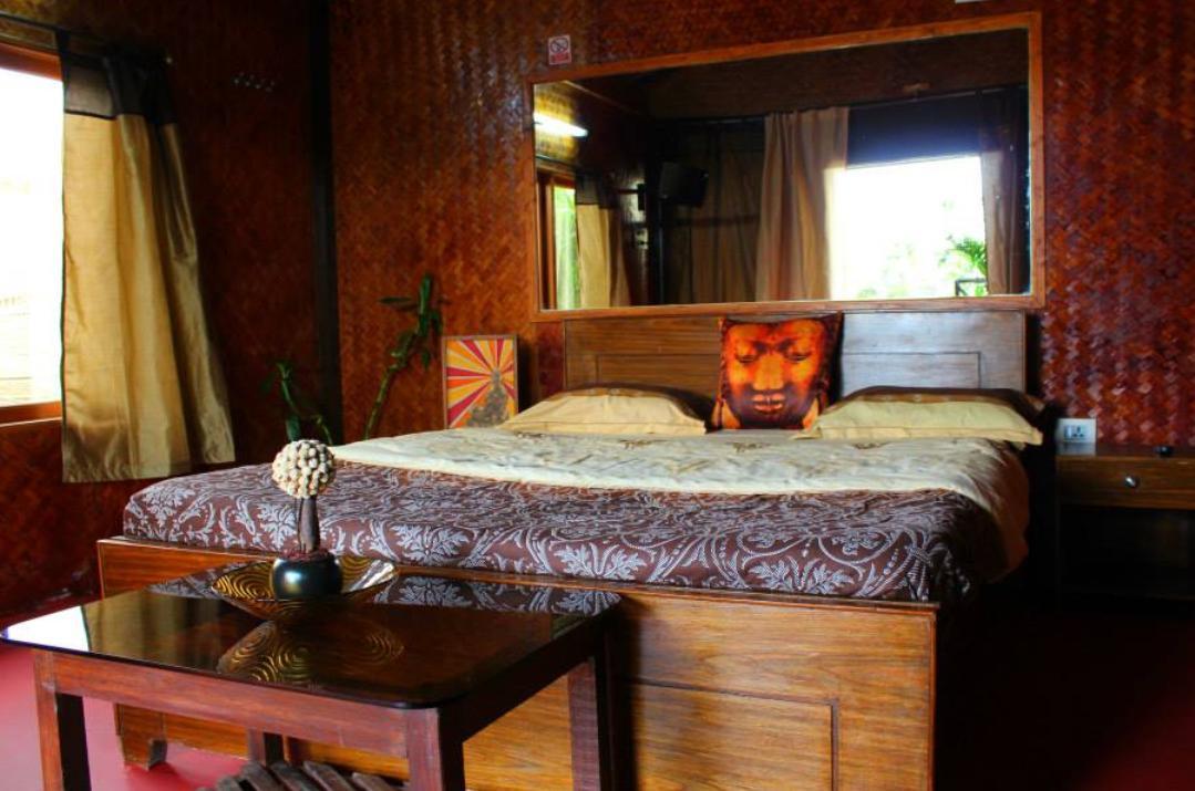 Rock Water Resort Morjim Bilik gambar